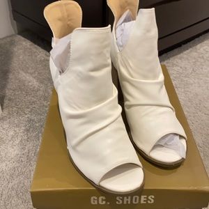 Brand new opened toe booties